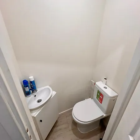 Apartment Rdc 9 Personnes, 2 Chambres, Wifi, Proche Du Centre *