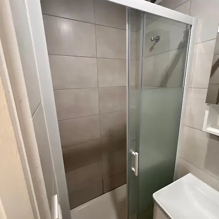 Rdc 9 Personnes, 2 Chambres, Wifi, Proche Du Centre