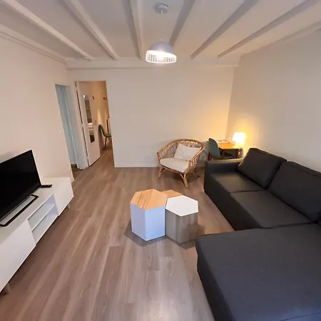 Apartment Rdc 9 Personnes, 2 Chambres, Wifi, Proche Du Centre
